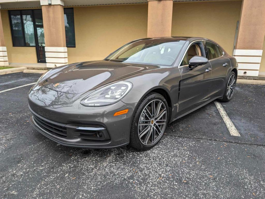 2018 Porsche Panamera Base's photo
