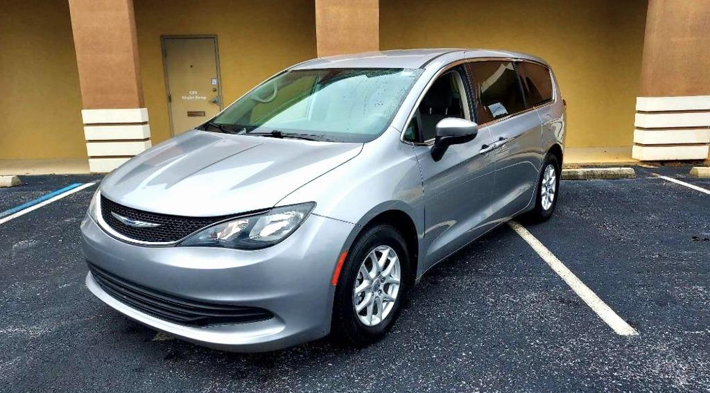 2020 Chrysler Voyager LX's photo