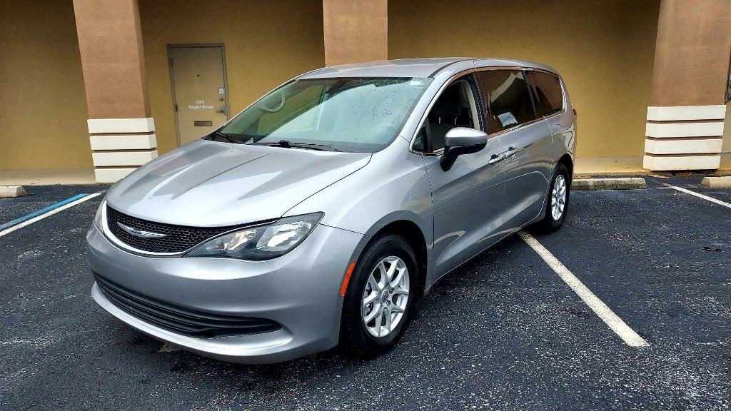 2020 Chrysler Voyager LX