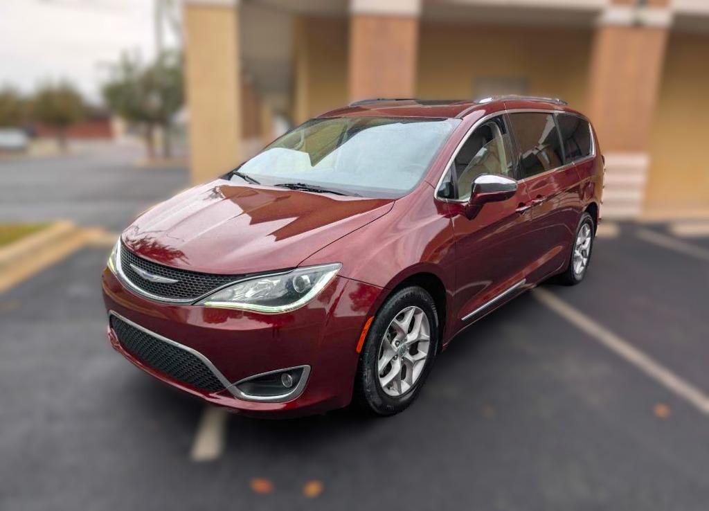 2020 Chrysler Pacifica Limited's photo