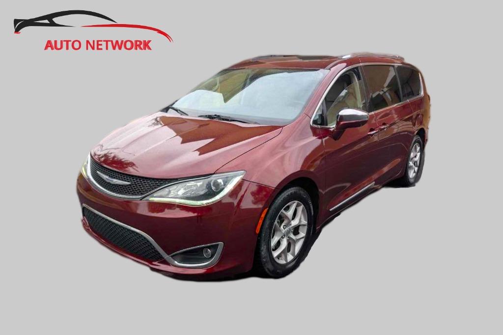 2020 Chrysler Pacifica Limited's photo