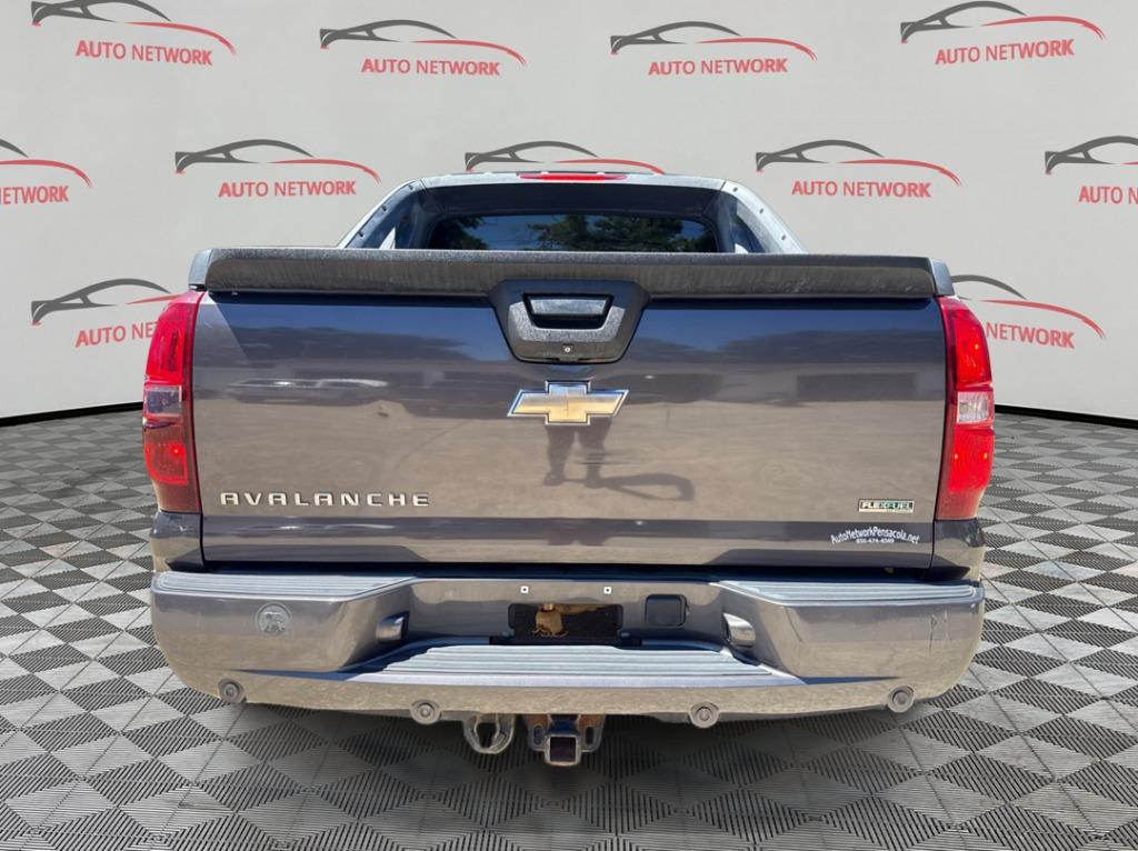 2011 Chevrolet Avalanche LT - Photo 6