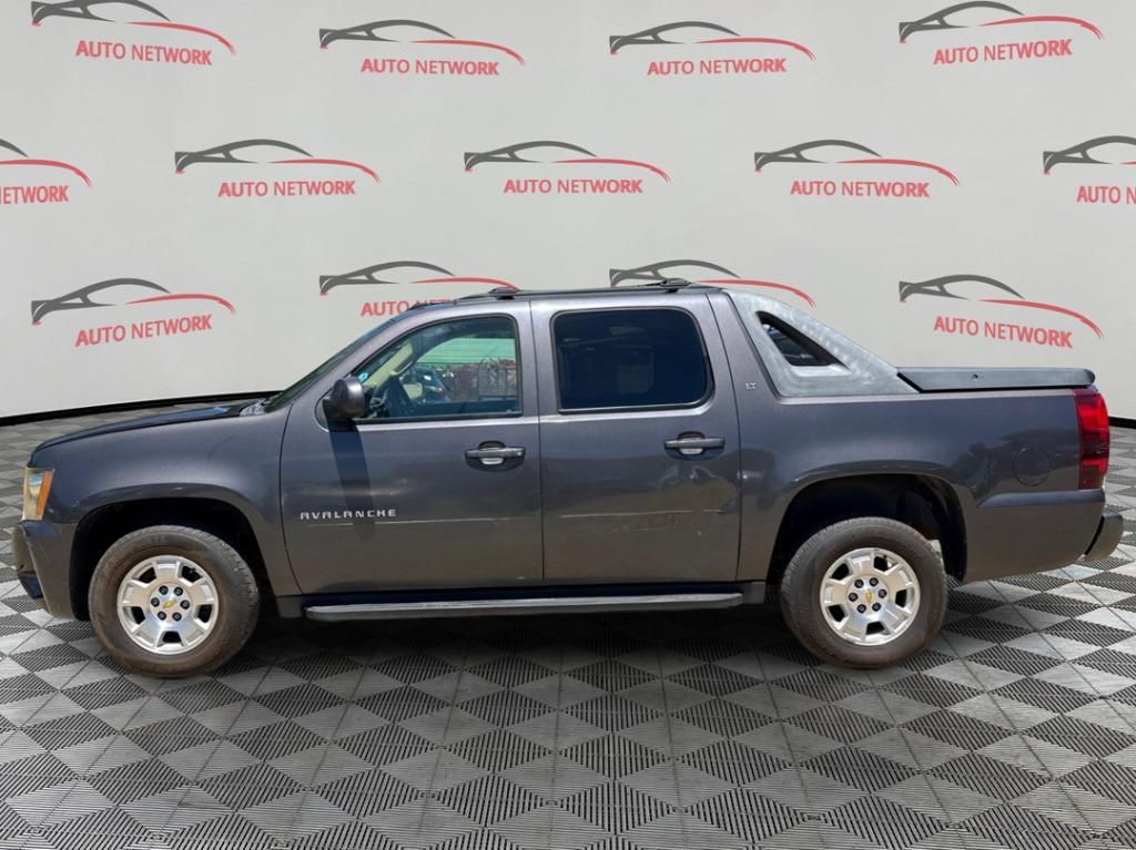 2011 Chevrolet Avalanche LT - Photo 8