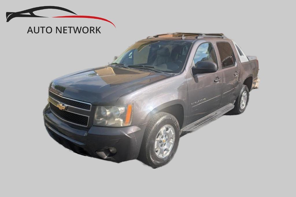 2011 Chevrolet Avalanche LT's photo