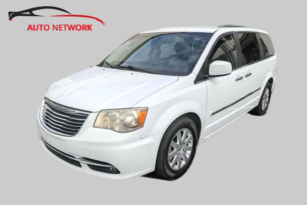 2014 Chrysler Town & Country Touring's photo