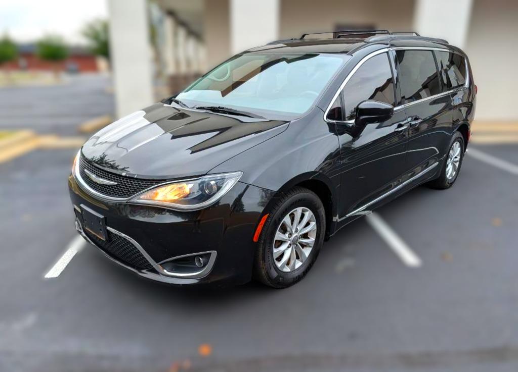 2017 Chrysler Pacifica Touring-L's photo