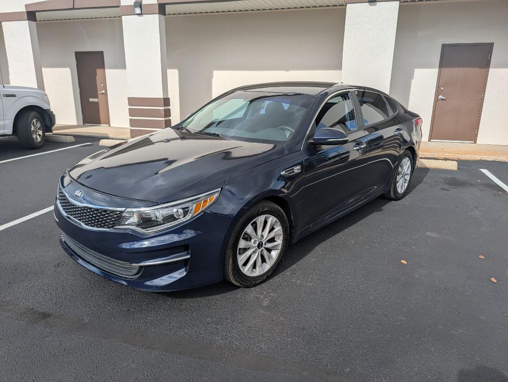 2017 Kia Optima LX's photo
