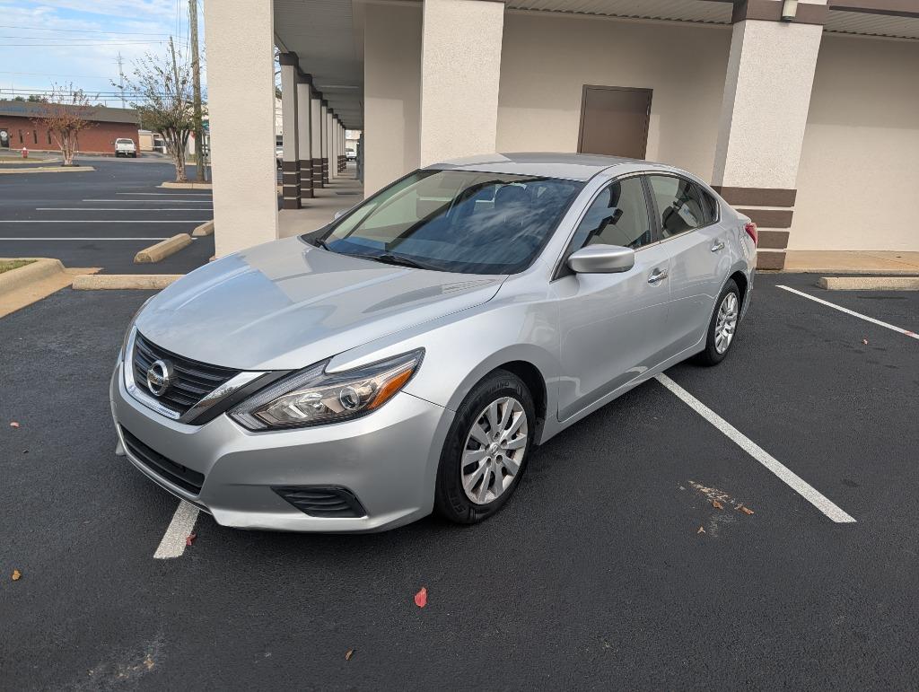 2016 Nissan Altima S's photo