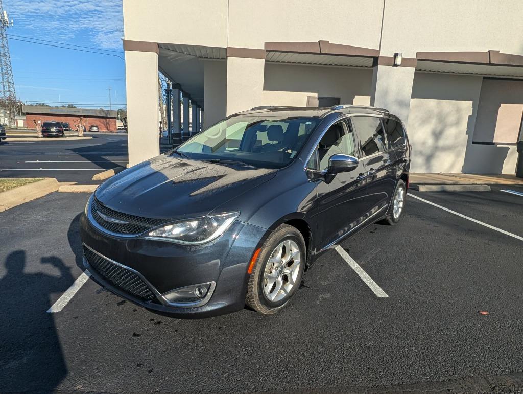2020 Chrysler Pacifica Limited's photo