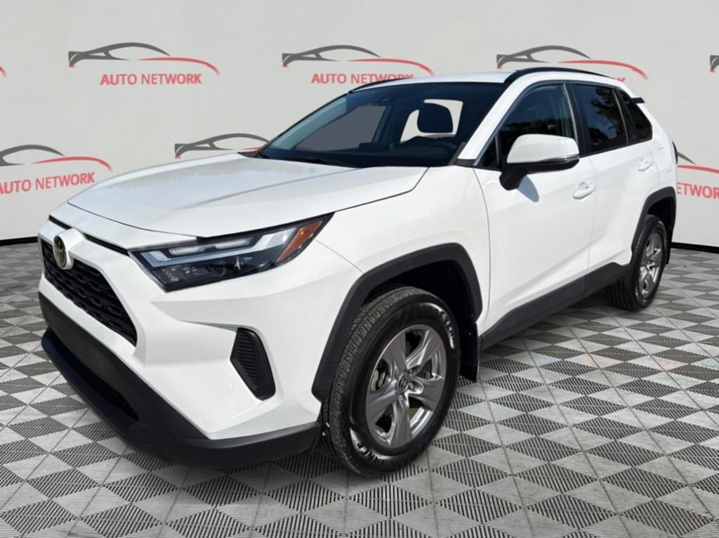 2022 Toyota RAV4 XLE FWD's photo